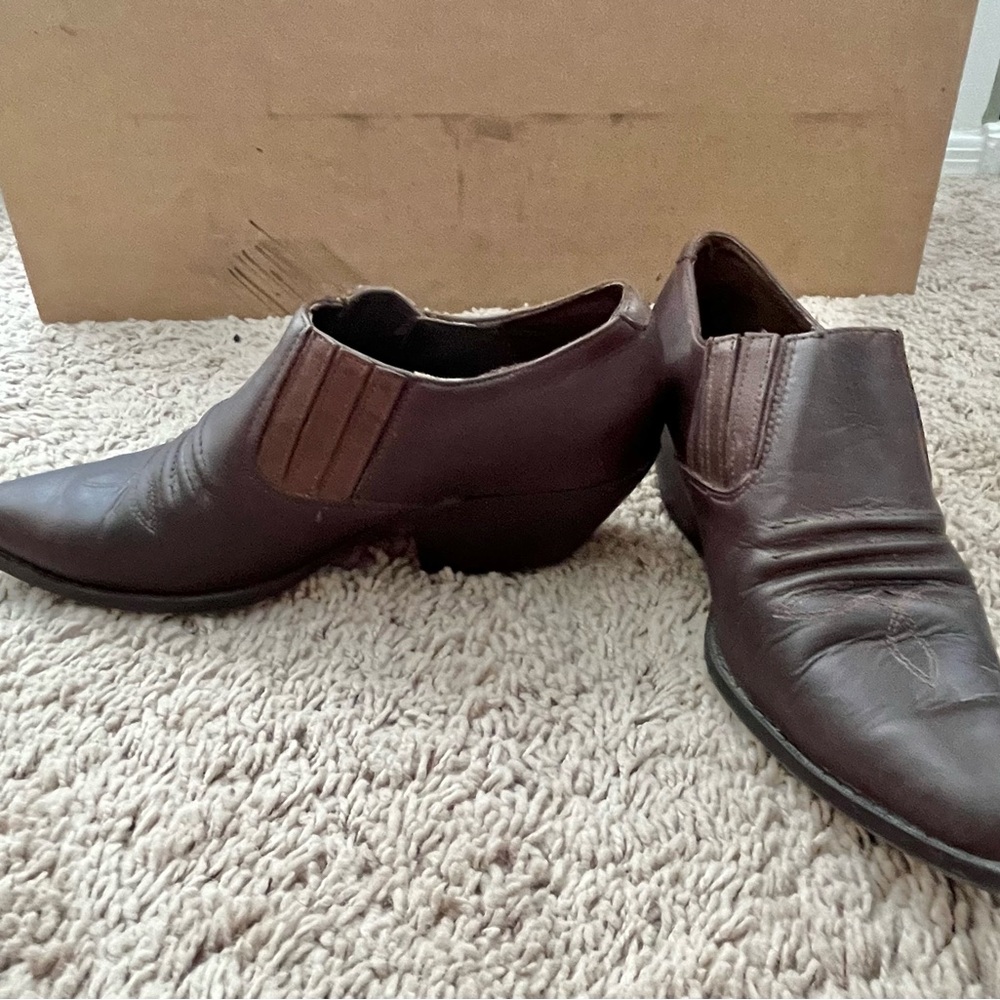 Brown leather Maine Woods booties size 8.5